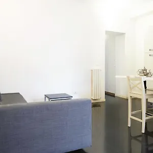 Apartment Bilocale Zona, Milan